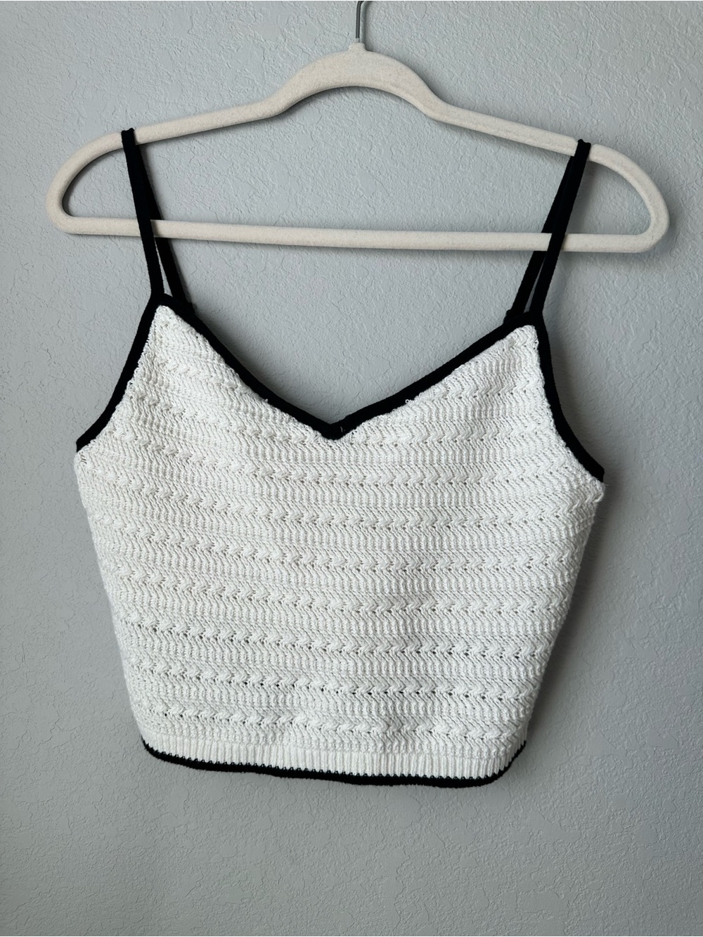 Abercrombie & Fitch white crochet crop top with black trim, size M #crochet #sum